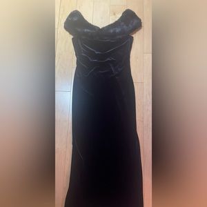 Reggio Dress for Women Size 14 Black Velvet Faux Fur Collar Body Con